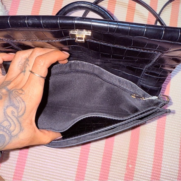 Elegant Black Crocodile-Embossed Women's Bag - Picture 7 of 12